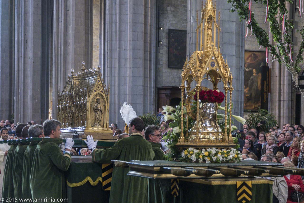 Doudou: The Descent of the Shrine